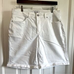 White Croft & borrow shorts 14